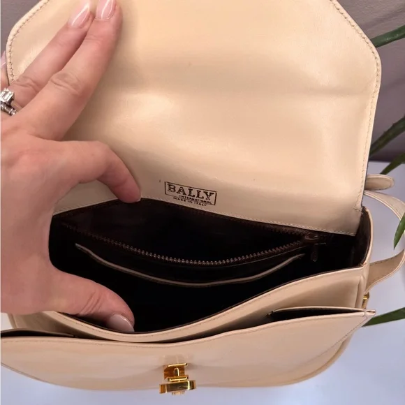 VTG 70s Bally International Cream Leather Shoulder Bag Italy Made Gold Hardware - Picture 8 of 14